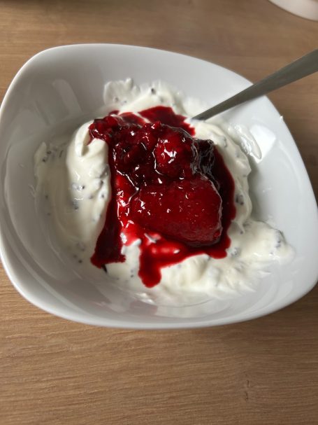 Joghurt mit Fruchtgrüze