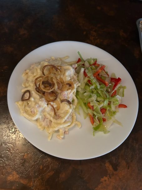 Käsespätzle mit Salat